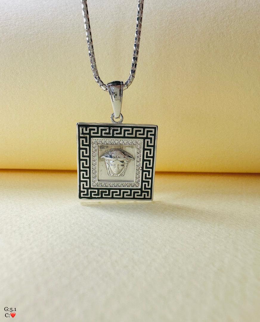 پلاک نقره زنانه | مدل ورساچه | مربع