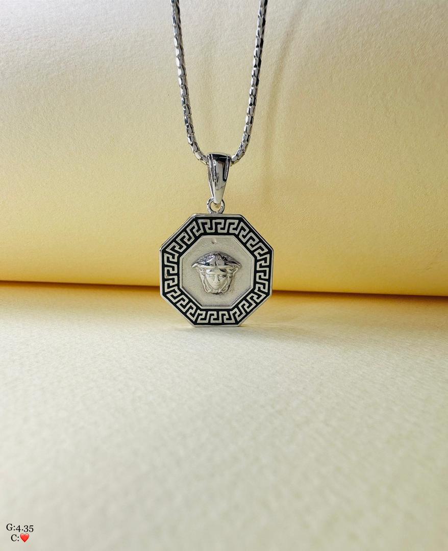 پلاک نقره زنانه | طرح ورساچه | هندسی