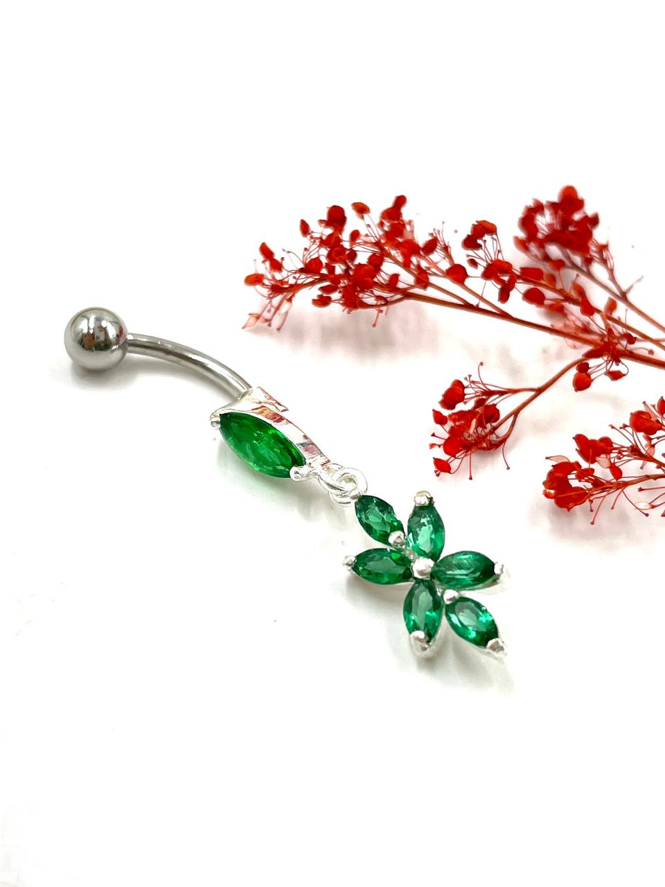 پیرسینگ نقره ناف | آویز طرح گل با نگین سبز