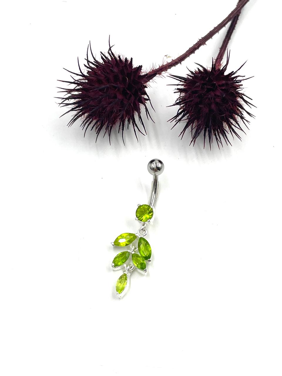 پیرسینگ نقره ناف طرح برگ با نگین سبز