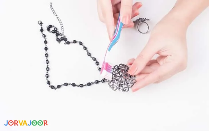تمیز کردن بدلیجات رنگ ثابت