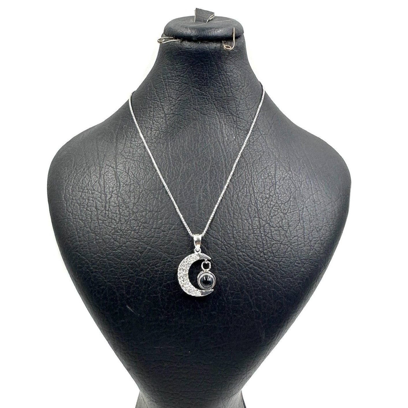 پلاک نقره زنانه | مدل حلال ماه | نگین تلسکوپی