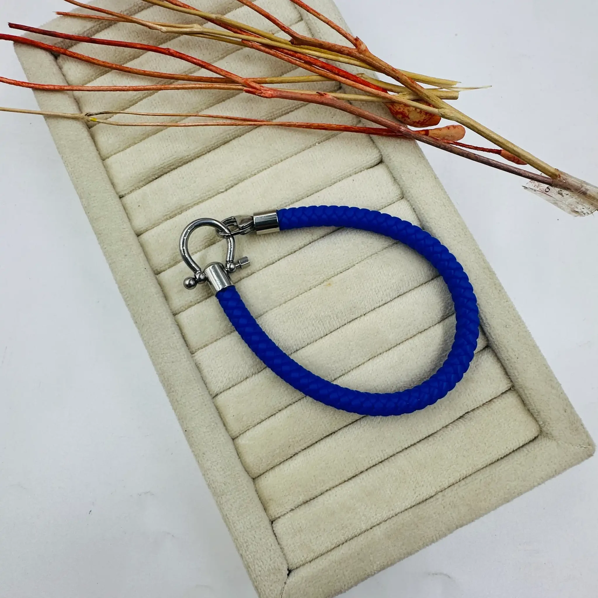 دستبند اسپرت امگا ساده و شیک